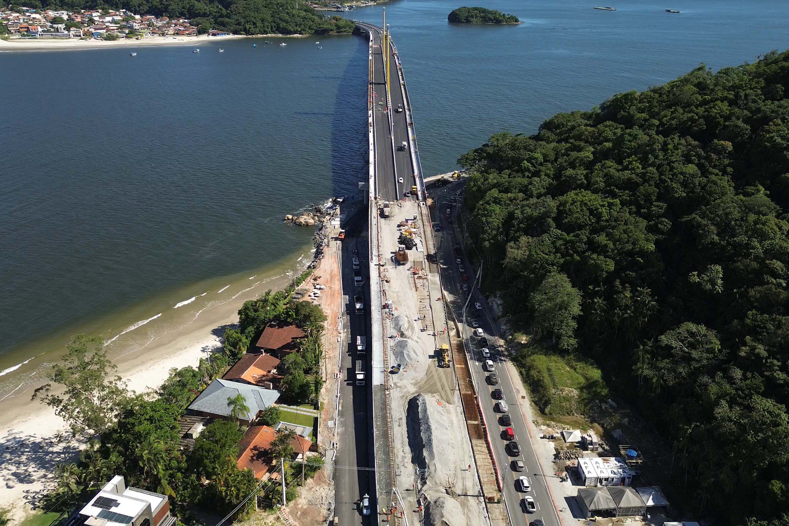 Ponte de Guaratuba já está 100% pavimentada e começa a ganhar iluminação final