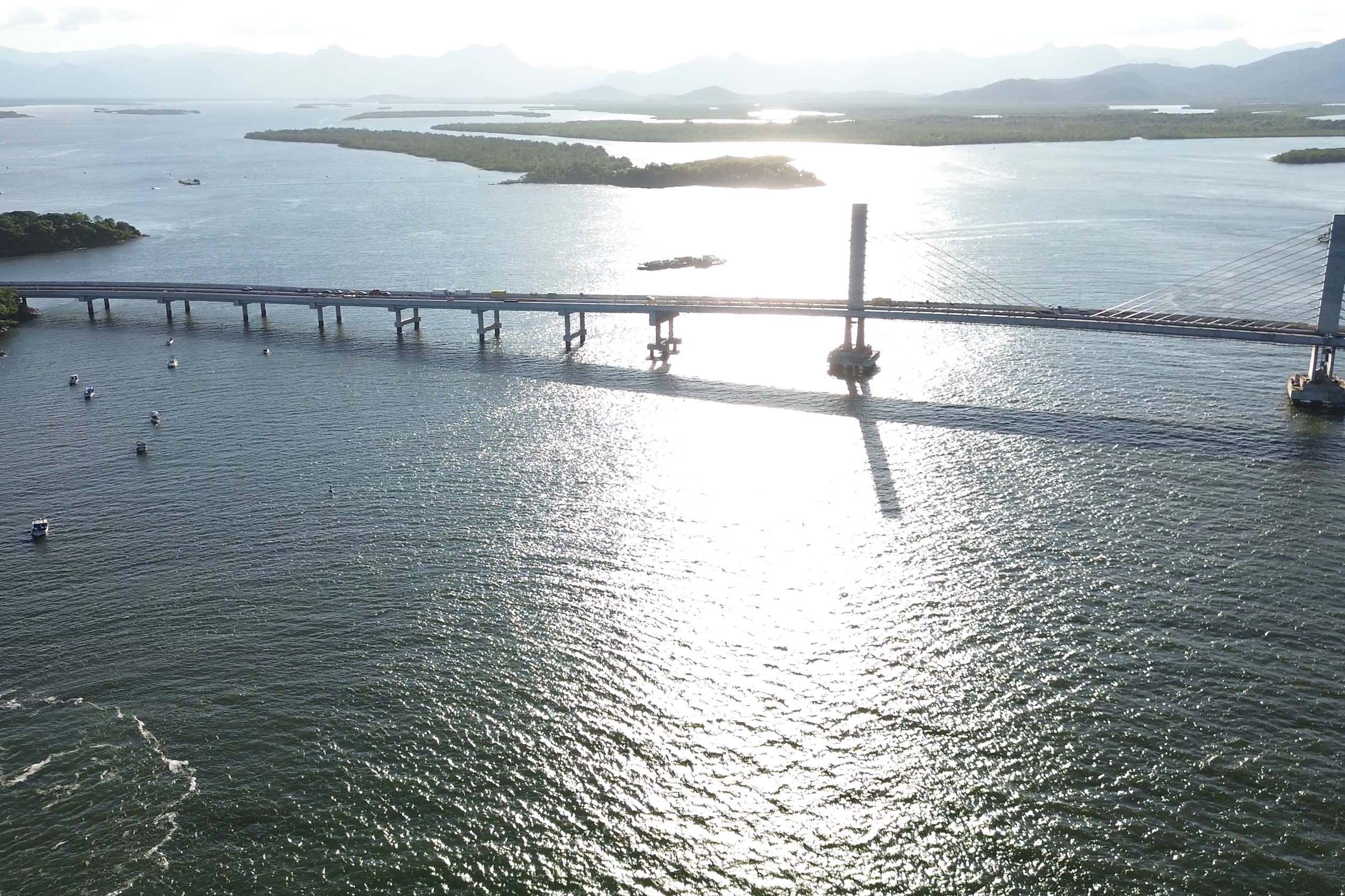 Ponte de Guaratuba já está 100% pavimentada e começa a ganhar iluminação final