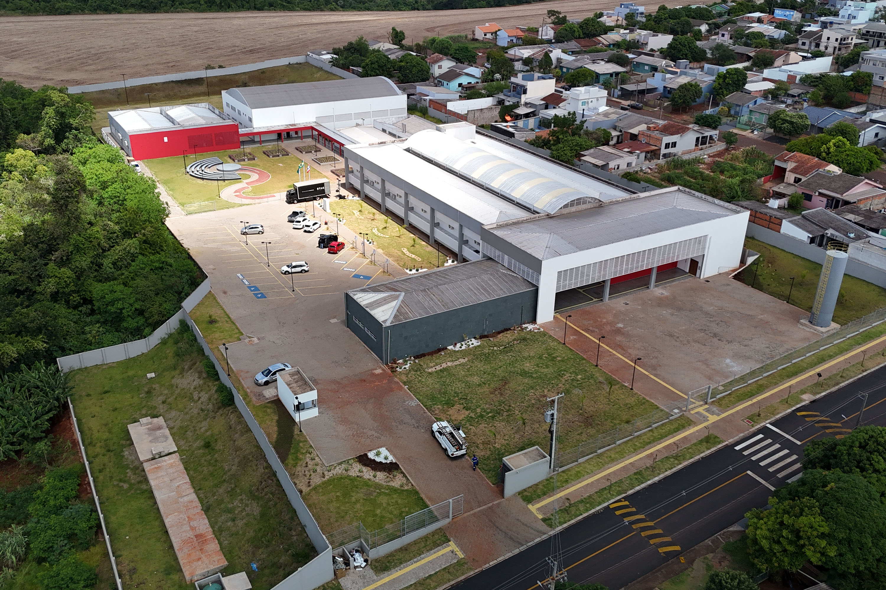 Estado entrega 28 novas escolas e tem outras 16 em construção; investimento ultrapassa R$ 2 bilhões