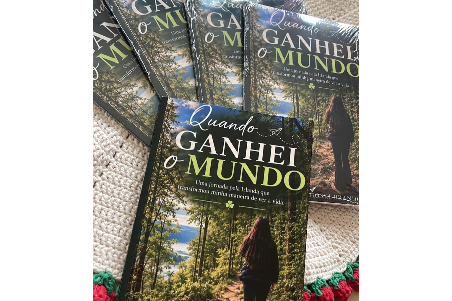 Ganhando o Mundo: aluna da rede estadual lança livro sobre intercâmbio na Irlanda