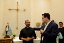 Governador Carlos Massa Ratinho Junior recebe a imagem de Nossa Senhora do Rocio no Palacio Iguaçu