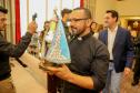 Governador Carlos Massa Ratinho Junior recebe a imagem de Nossa Senhora do Rocio no Palacio Iguaçu
