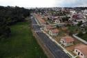 Trinta e quatro famílias que viviam em casas em situação precária ou áreas de risco em Rio Azul, na região Centro-Sul do Paraná, receberam nesta sexta-feira (09) novas moradias do Governo do Estado Carlos Massa Ratinho Junior. A inauguração do conjunto habitacional e entrega das chaves contou com a participação do governador Carlos Massa Ratinho Junior e o prefeito Leandro Jasinski.