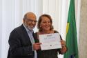 Referência em contas públicas, servidora paranaense recebe medalha de mérito