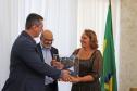 Referência em contas públicas, servidora paranaense recebe medalha de mérito