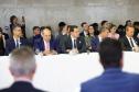 O governador Carlos Massa Ratinho Junior participou nesta terça-feira (18) de uma reunião com o governo federal, líderes dos demais Poderes da República, governadores e vice-governadores dos outros 25 estados e do Distrito Federal, em Brasília.