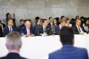 O governador Carlos Massa Ratinho Junior participou nesta terça-feira (18) de uma reunião com o governo federal, líderes dos demais Poderes da República, governadores e vice-governadores dos outros 25 estados e do Distrito Federal, em Brasília.