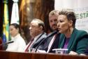 Governo lança programa que garante fraldas e absorventes a crianças e adolescentes