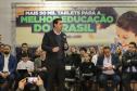 Governo do Paraná começa a entregar 50 mil tablets para alunos da rede estadual