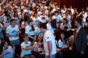 O governador Carlos Massa Ratinho Junior se encontrou nesta segunda-feira (20), no Teatro Guaíra, com os mil alunos da rede pública estadual que vão participar do programa de intercâmbio internacional Ganhando o Mundo