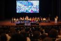 O governador Carlos Massa Ratinho Junior se encontrou nesta segunda-feira (20), no Teatro Guaíra, com os mil alunos da rede pública estadual que vão participar do programa de intercâmbio internacional Ganhando o Mundo