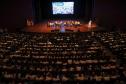 O governador Carlos Massa Ratinho Junior se encontrou nesta segunda-feira (20), no Teatro Guaíra, com os mil alunos da rede pública estadual que vão participar do programa de intercâmbio internacional Ganhando o Mundo