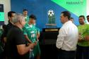 Conquista inédita: governador recebe jovens paranaenses que levantaram a Taça das Favelas