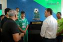 Conquista inédita: governador recebe jovens paranaenses que levantaram a Taça das Favelas