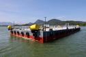 Obra da Ponte de Guaratuba-Matinhos recebe nova balsa de apoio marítimo
