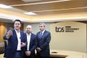 O grupo Tata Consultancy Services (TCS) anunciou nesta segunda-feira (15) a expansão da operação em Londrina, no Norte do Paraná, com ampliação de seu Delivery Center. O anúncio foi feito em Mumbai, onde o governador Carlos Massa Ratinho Junior foi recebido pelo CEO da TCS, Krithi Krithivasan, e executivos da companhia em missão oficial do Governo do Paraná à Índia