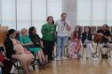Um grupo de senhoras assistidas pelo Asilo São Vicente de Paulo, do bairro Juvevê, em Curitiba, foi homenageado nesta segunda-feira (13) no Palácio Iguaçu pelo Dia das Mães, comemorado no último domingo (12).