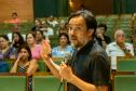 Centro Cultural Teatro Guaíra - Teatro José Maria Santos - "Rotação" – Inspirados em questões poéticas e contemporâneas acerca de conceitos como profundidade, altura, linha, ângulo, distância, tridimensionalidade, convergências e divergências, o ator Giovanni Venturini e a dançarina Lívea Castro estreiam em Curitiba acompanhados de dezenas de escadas
