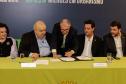 Curitiba, 17 de junho de 2024 - O governador Carlos Massa Ratinho Jr., anuncia a liberação de verbas para pavimentação, restauração de praça e obras de saneamento em Curitiba.