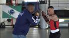 O técnico de boxe Adailton Gonçalves, bolsista do programa estadual Geração Olímpica e Paralímpica, treina a equipe de boxe que vai à Olimpíada de Paris neste ano