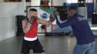 O técnico de boxe Adailton Gonçalves, bolsista do programa estadual Geração Olímpica e Paralímpica, treina a equipe de boxe que vai à Olimpíada de Paris neste ano
