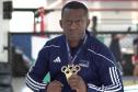 O técnico de boxe Adailton Gonçalves, bolsista do programa estadual Geração Olímpica e Paralímpica, treina a equipe de boxe que vai à Olimpíada de Paris neste ano
