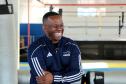 O técnico de boxe Adailton Gonçalves, bolsista do programa estadual Geração Olímpica e Paralímpica, treina a equipe de boxe que vai à Olimpíada de Paris neste ano