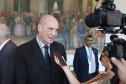 O governador Carlos Massa Ratinho Junior recepcionou nesta segunda-feira (19), no Palácio Iguaçu, uma comitiva do Centro de Desenvolvimento de Computação Avançada (C-DAC), instituição indiana que é referência em pesquisa e desenvolvimento de alta tecnologia.