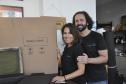 Fomento Paraná libera R$ 30 milhões em créditoem julho, melhor mês na história da empresa - Na foto, Daniel Cortezia e Patrícia Motta, da Box Plus Box, estúdio de cartonagem