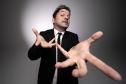 Centro Cultural Teatro Guaíra - Teatro José Maria Santos - Fake-News – A Comédia – É cada vez mais difícil distinguir o que é verdade ou não. A comédia é o décimo solo do ator e comediante Fábio Silvestre. - Foto: Divulgação