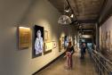 Museu de Arte Contemporânea do Paraná (MAC Paraná) - No MAC no MON, a artista Guita Soifer apresenta a exposição a Trama Intrincada do Tempo que traz pinturas, esculturas, fotografias, gravuras, vídeos e instalações explorando o tempo, a memória e as transformações da matéria