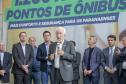 Trinta municípios paranaenses vão receber 1.200 novos abrigos de pontos de ônibus adquiridos pelo Governo do Estado por meio da Agência de Assuntos Metropolitanos do Paraná (Amep). O anúncio foi feito nesta terça-feira (22) pelo governador em exercício Darci Piana e envolve investimentos de R$ 7,4 milhões do orçamento estadual e de outros R$ 3,1 milhões de emendas indicadas por deputados estaduais.