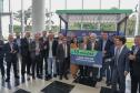 Trinta municípios paranaenses vão receber 1.200 novos abrigos de pontos de ônibus adquiridos pelo Governo do Estado por meio da Agência de Assuntos Metropolitanos do Paraná (Amep). O anúncio foi feito nesta terça-feira (22) pelo governador em exercício Darci Piana e envolve investimentos de R$ 7,4 milhões do orçamento estadual e de outros R$ 3,1 milhões de emendas indicadas por deputados estaduais.