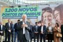 Trinta municípios paranaenses vão receber 1.200 novos abrigos de pontos de ônibus adquiridos pelo Governo do Estado por meio da Agência de Assuntos Metropolitanos do Paraná (Amep). O anúncio foi feito nesta terça-feira (22) pelo governador em exercício Darci Piana e envolve investimentos de R$ 7,4 milhões do orçamento estadual e de outros R$ 3,1 milhões de emendas indicadas por deputados estaduais.