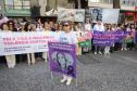 Caminhada contra o feminicídio reúne 2 mil pessoas em Curitiba: ato acontece em 181 cidades