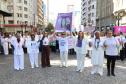 Caminhada contra o feminicídio reúne 2 mil pessoas em Curitiba: ato acontece em 181 cidades