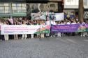 Caminhada contra o feminicídio reúne 2 mil pessoas em Curitiba: ato acontece em 181 cidades