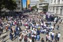Caminhada contra o feminicídio reúne 2 mil pessoas em Curitiba: ato acontece em 181 cidades