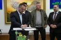 Curitiba, 05 de agosto de 2025 - O governador Carlos Massa Ratinho Junior realiza a assinatura do programa Asfalto Novo Vida Nova para o município de Almirante Tamandaré.