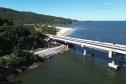 Ponte de Guaratuba já está 100% pavimentada e começa a ganhar iluminação final