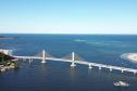 Ponte de Guaratuba já está 100% pavimentada e começa a ganhar iluminação final