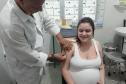 Após incorporar vacina para gestantes, Paraná registra queda de 83,5% nos internamentos de bebês