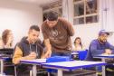Migrantes de 14 nacionalidades aprendem português em projeto da UEPG