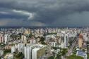 Tempestades se afastam do Paraná; chuvas mais intensas são prevista a partir de quinta