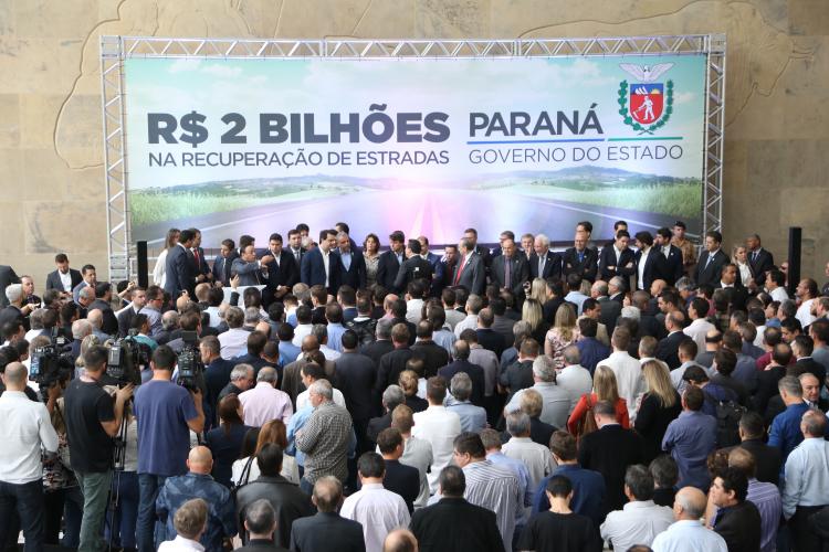 Governador anuncia R$ 2 bilhões para revitalização de rodovias