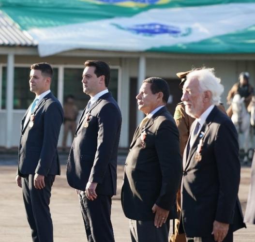 Polícia Montada homenageia governador e vice-presidente