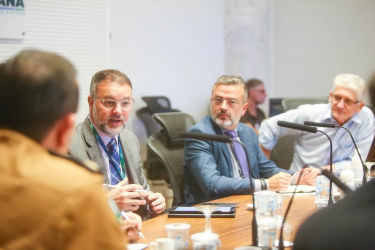 O encontro desta segunda-feira (2) faz parte dos grupos de trabalho instituídos para analisar questões referentes aos servidores desses quadros. Foi a primeira reunião do novo secretário de Segurança Pública, Wagner Mesquita, sobre essas questões.