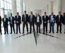 Governador Carlos Massa Ratinho Junior durante reunião técnica com o ministro da Infraestrutura, Marcelo Sampaio, no Palácio Iguaçu