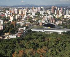 Fazenda repassa R$ 650,2 milhões do ICMS aos municípios paranaenses em outubro - Imagem ilustrativa de Curitiba 