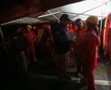 Equipes do Estado auxiliam trabalhos de atendimento às vítimas do deslizamento da BR-376 